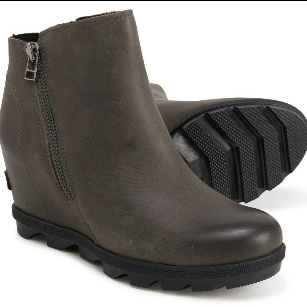 **SOLD**Sorel Joan of Arctic Wedge 2 Zip Bootie